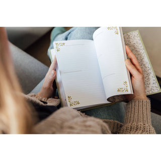 Mom's Story: A Memory and Keepsake Journal for My Family
