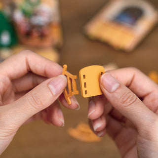 DIY Miniature House Kit: Christmas Fireplace