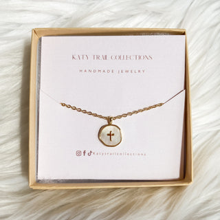 Cross Necklace Gold/Shell Pearl